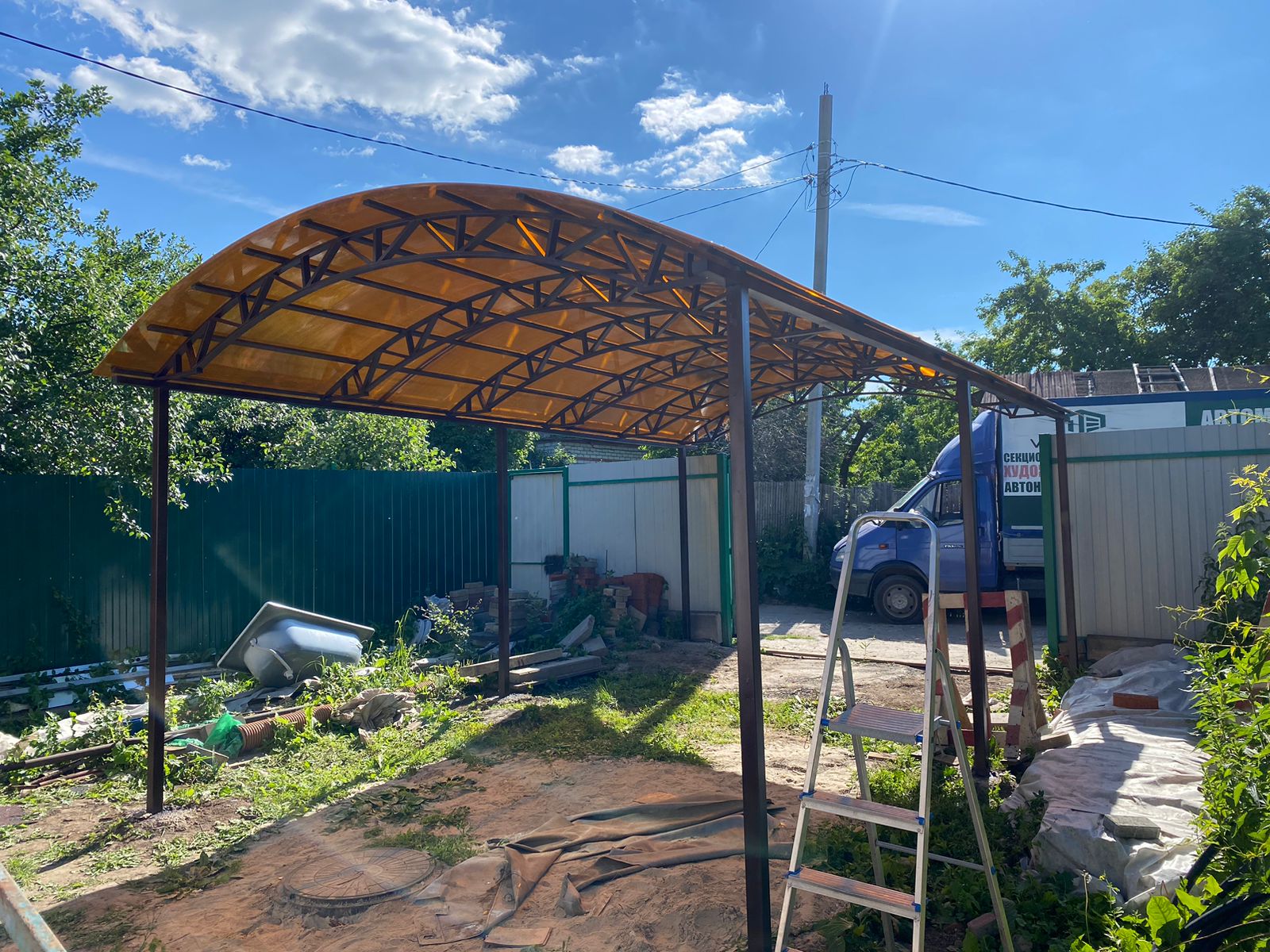 Двускатный семейный навес